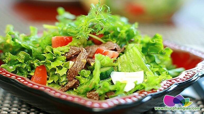 cach lam salad thit nuong cuc ngon khong the bo qua