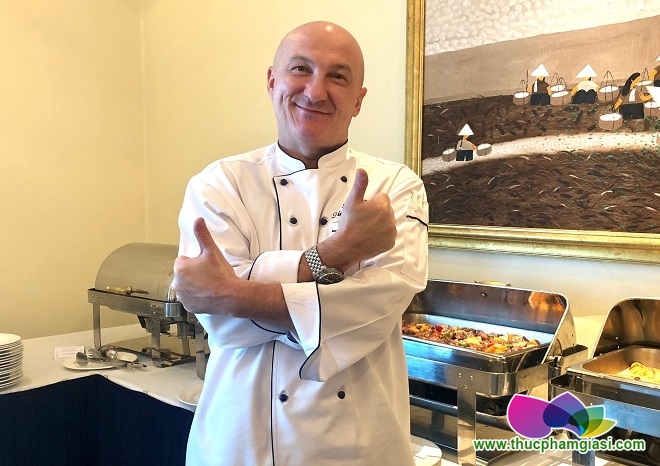 cau thu viet nam uong nhan sam moi sang de tang the luc