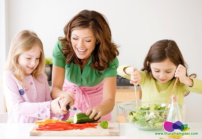 Thực đơn cho trẻ mùa hè và nguyên tắc 4 nhóm thực phẩm mẹ cần lưu tâm